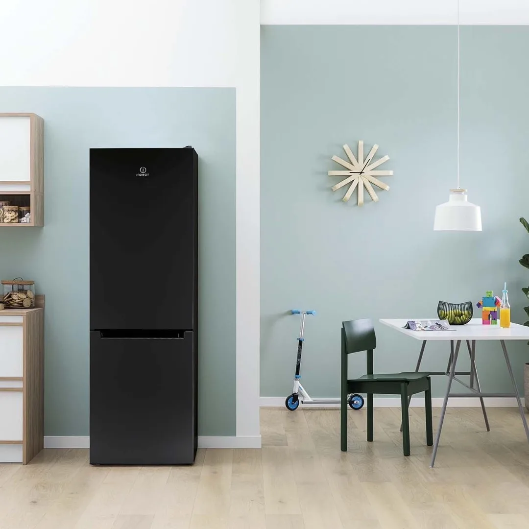 Холодильник Indesit DS 318 B